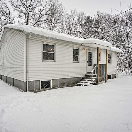 Wooded Twin Lakes Retreat 13 Mi To Lake Michigan! Esterno foto