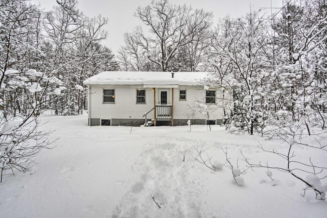 Wooded Twin Lakes Retreat 13 Mi To Lake Michigan! Esterno foto
